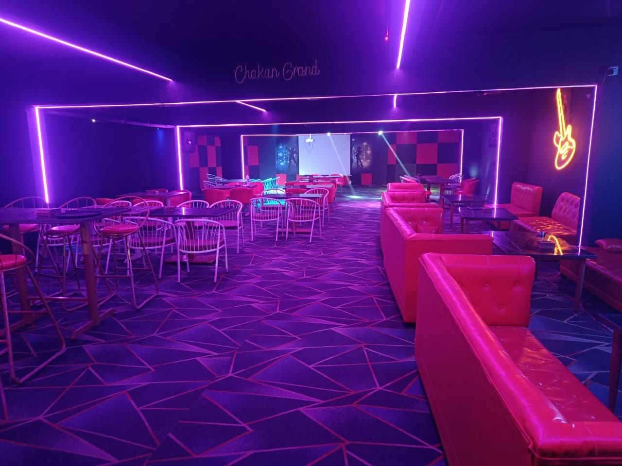 Hotel The Neelam Executive bar