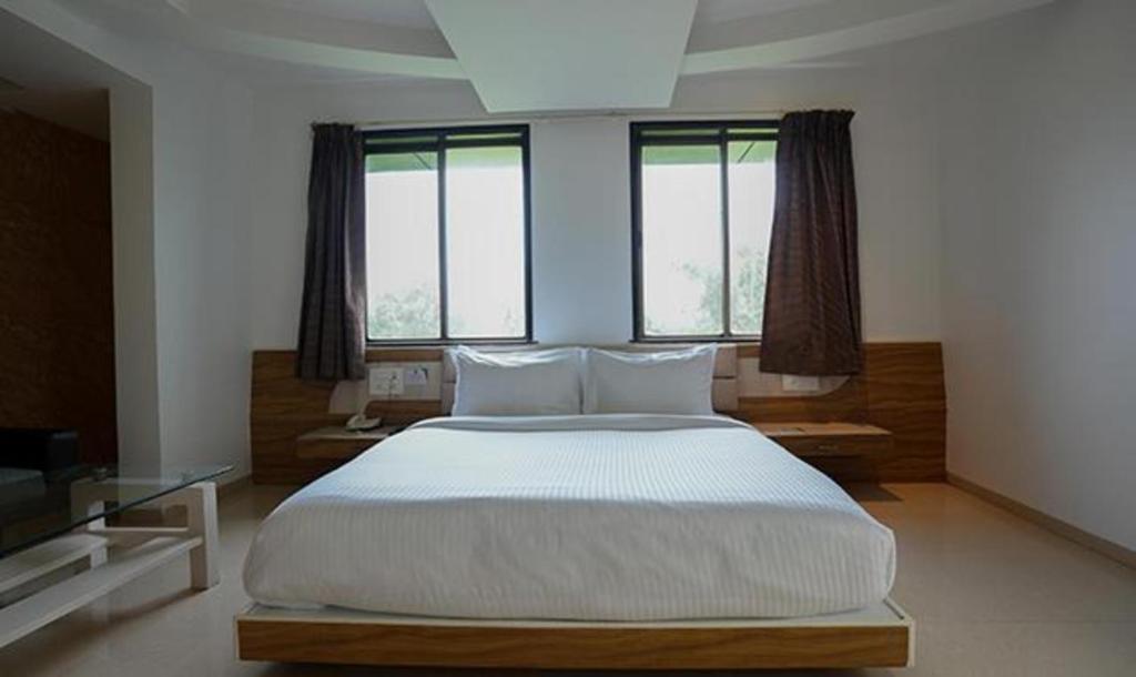 Hotel The Neelam Executive suite